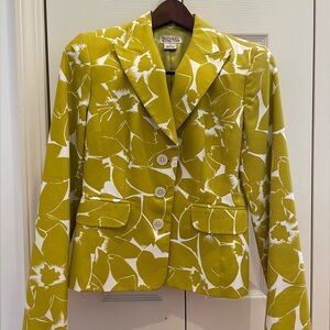 Michael Kors dressy floral blazer. Spring design.
LIKE NEW!